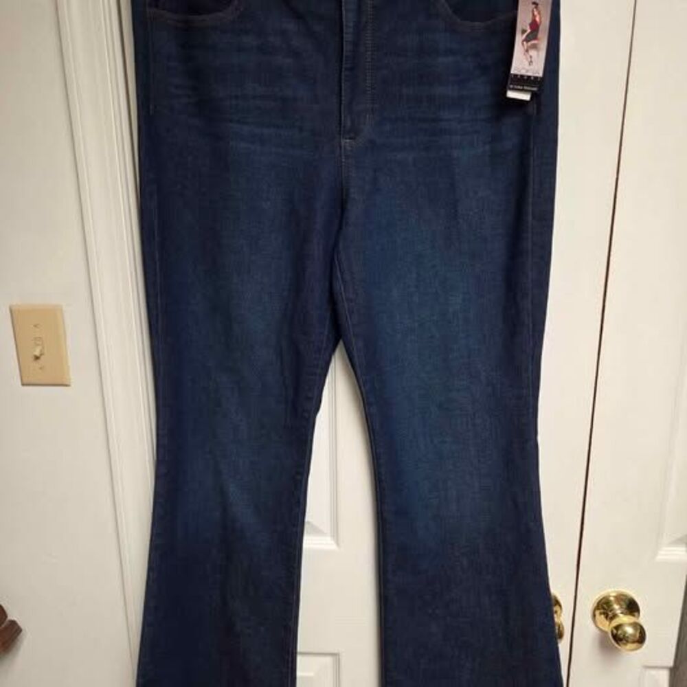 Sofia womens 16 luxe vintage denim high rise flare jeans new with tags